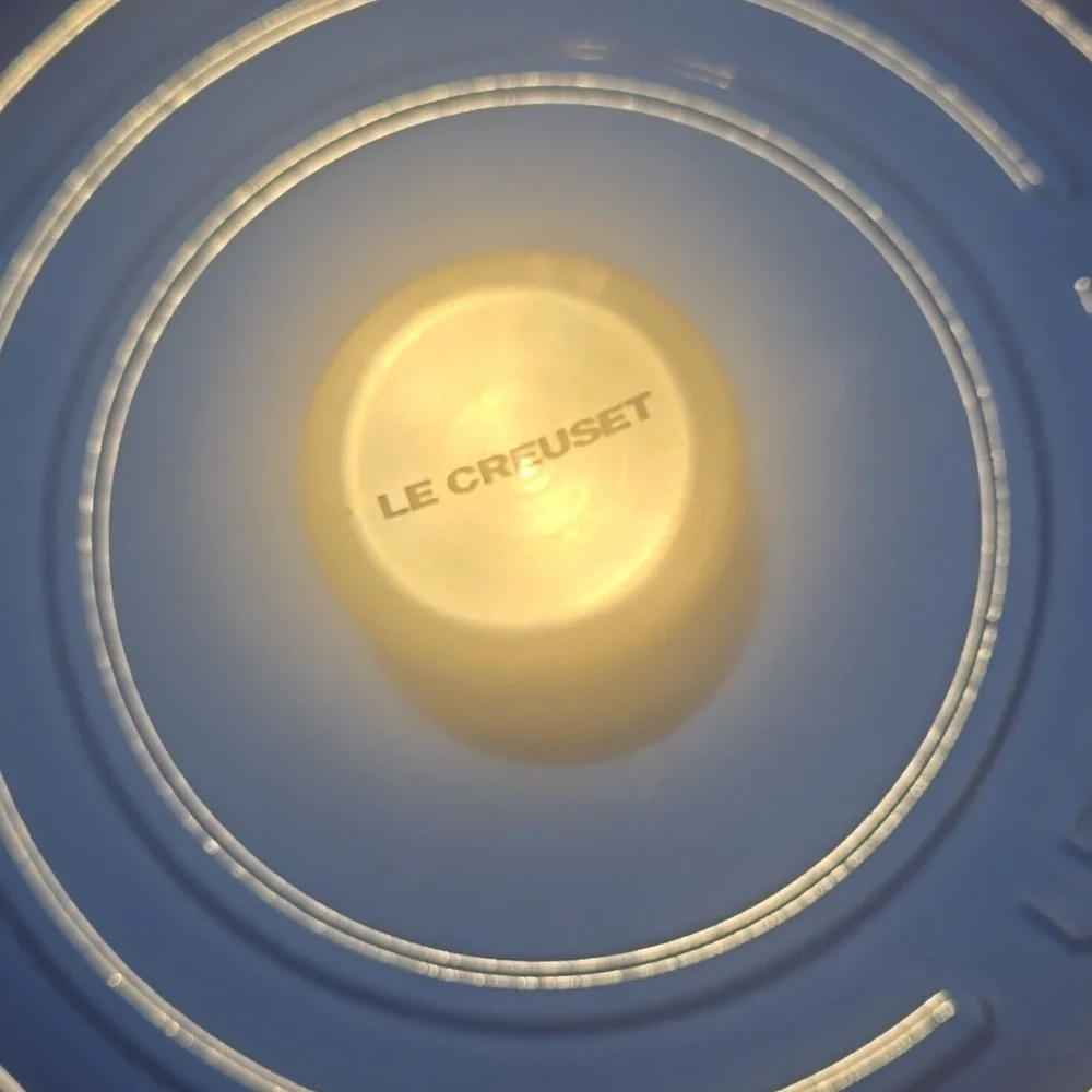 LE CREUSET Signature Round Dutch Oven, 7.25 qt. Retail Price $479.95 USD